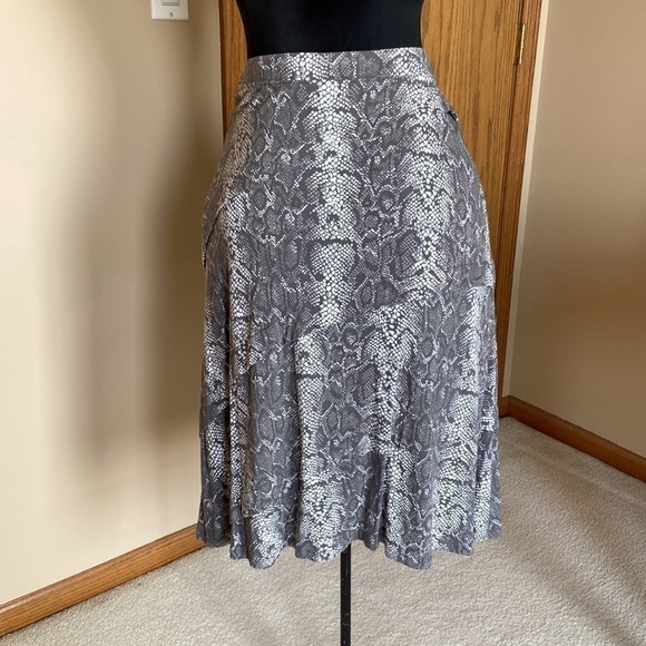 INC International Concepts Snakeskin Midi Skirt Gray and White Medium - Picture 5 of 8